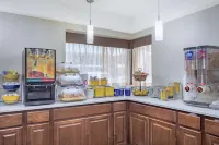 Days Inn by Wyndham Elmsford / White Plains - breakfast