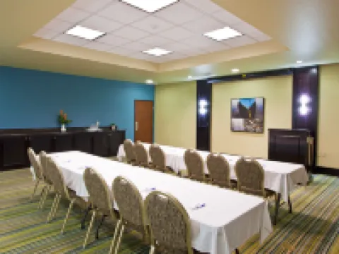 ホリデイ イン エクスプレス ホテル & スイーツ ウェイクロス by IHG ウェークロスのホテル