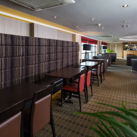 Holiday Inn Express LONDON - LUTON AIRPORT by IHG