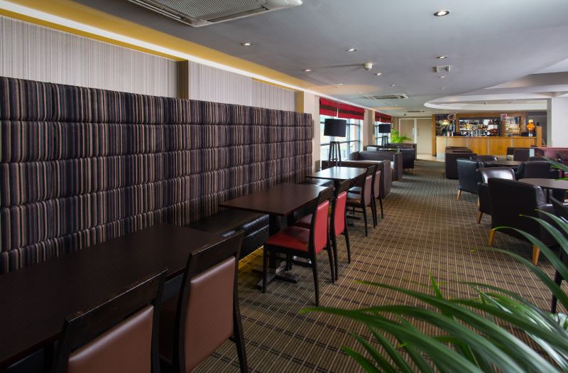 Holiday Inn Express London - Luton Airport by IHG photo 4