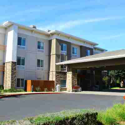 Holiday Inn Express & Suites Napa Valley-American Canyon Hotel Exterior