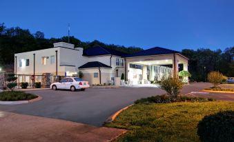 Holiday Inn Express Hurricane Mills (Waverly)