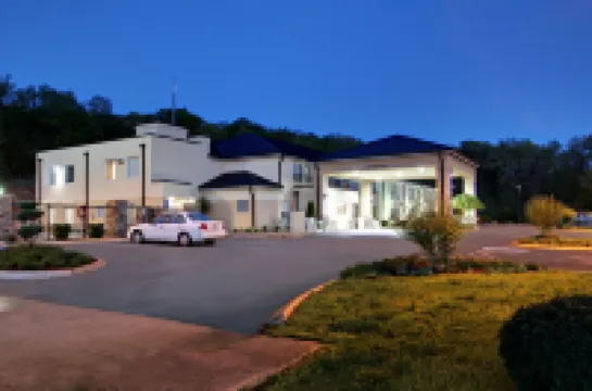 โรงแรม ฮอลิเดย์ อินน์ เอ็กซ์เพรส เฮอร์ริเคน บาย IHG โรงแรมใน