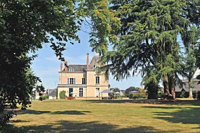 Logis Parc Hôtel & Spa Hôtels à proximité de : Château de Craon