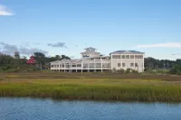 查爾斯頓港海灘俱樂部度假村 Patriots Point Naval & Maritime Museum附近的飯店