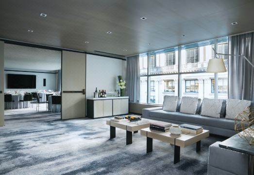 더 랭함 뉴욕 피프스 애비뉴의 침실