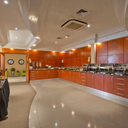 Protea Hotel Windhoek Fürstenhof Отели в г. Виндхук