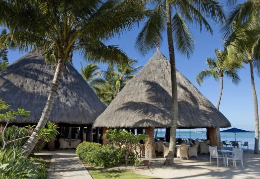 르 메르디앙 누메아 리조트의 야외 수영장 또는 해변 전망