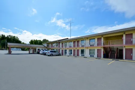 American Inn & Suites Russellville Отели в г. Бейлисс Тауншип