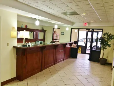 America's Best Inns Flowood Отели рядом с достопримечательностью «FRC-Flowood Remote Control Indoor Park»