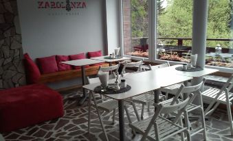 Karolinka Guest House - Housity