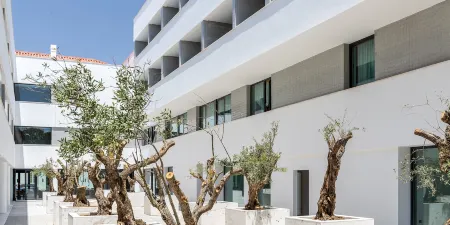 Evora Olive Hotel Отели рядом с достопримечательностью «Igreja de Santo Antao»