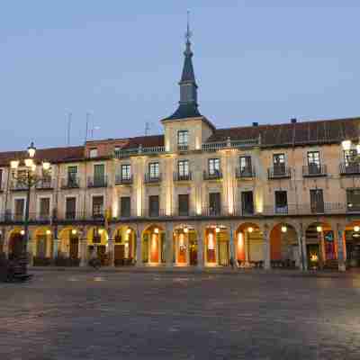 NH Collection Leon Plaza Mayor Hotel Exterior