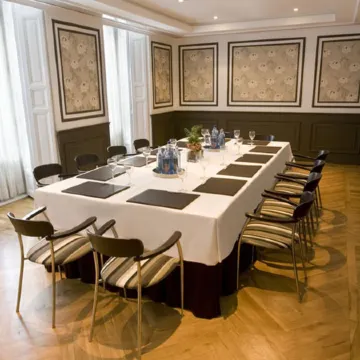 Hotel Opera Отели рядом с достопримечательностью «Небоскреб "Испания"»