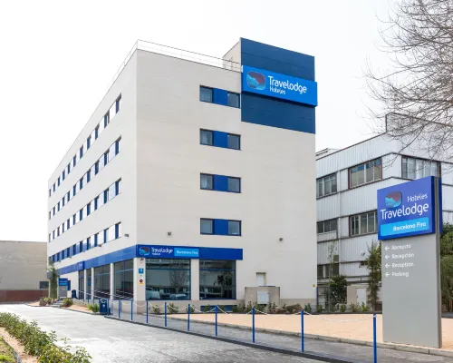 Travelodge Barcelona Fira Отели рядом с достопримечательностью «Железнодорожный вокзал Ла-Бонанова»