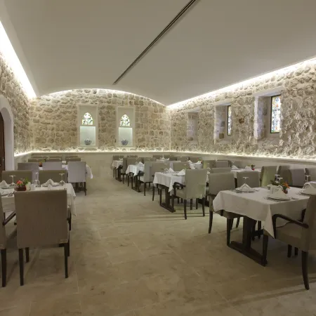 Kasr-I Nehroz Hotel