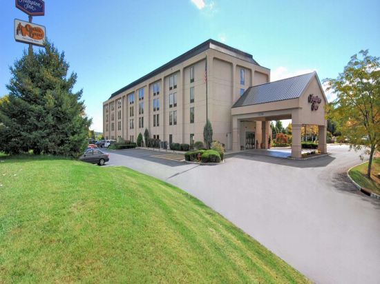 hotels in clinton ok with water park