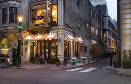 The Windsor Suites Philadelphia Отели рядом с достопримечательностью «Пеннс Ландинг»