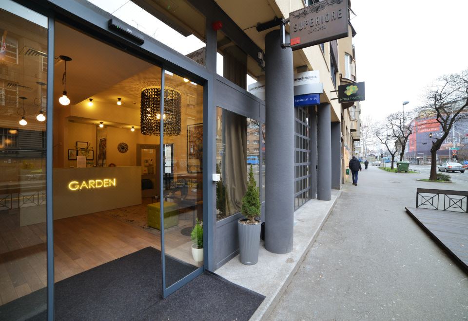 5. 가든 호텔 자그..