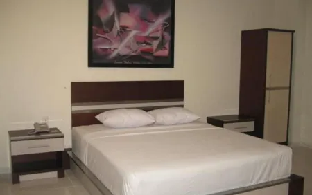 Belle View Hotel Отели в г. Gajahmungkur