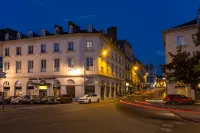 Hotel de Gramont Các khách sạn gần The Bernadotte Museum