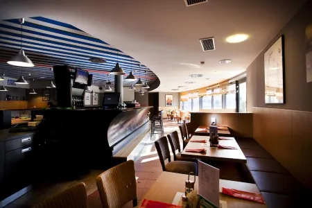 Hotel Arena Отели рядом с достопримечательностью «DinoPark Liberec Plaza»