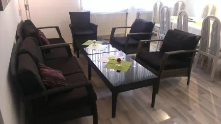 Germania Stadthotel Отели в г. Нойлер