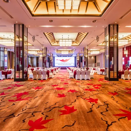 Maple Aroma Valley Hot Spring Resort Hotel