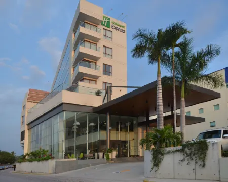 ホリデイ イン エクスプレス プエルト バジャルタ プエルト・バヤルタのホテル