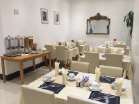 OYO Firs Lodge London Heathrow