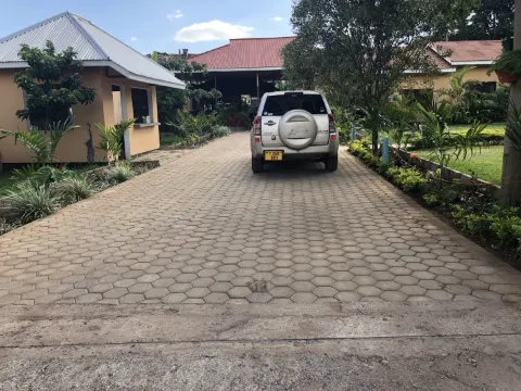 巴斯查花園旅館