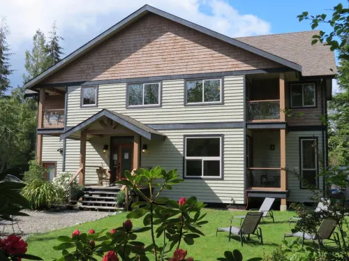 Cobble Wood & Bird Sanctuary Guest Houses Hotels in Tofino