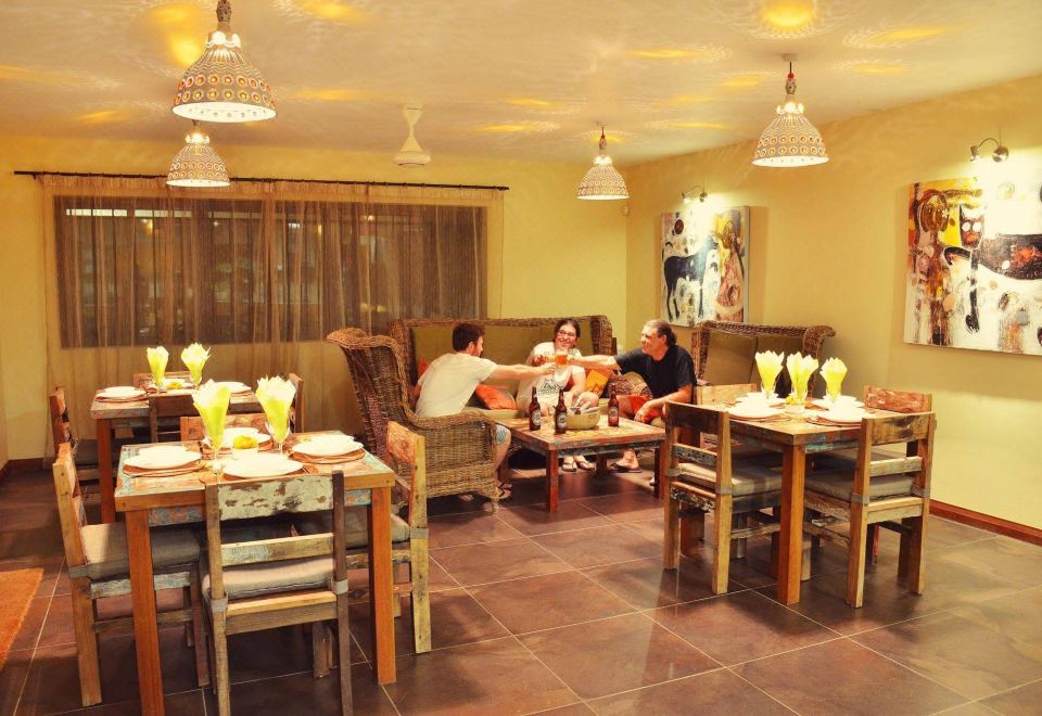Hotel Happy Days Guest House, Dining, Restaurant