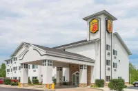 Super 8 by Wyndham Union Hotels near Central Methodist University - Union