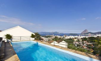 Rio Panoramic Bed & Breakfast - Housity