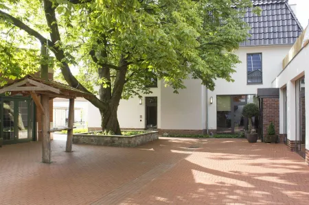 Hotel Zur Krone Отели в г. Зюдлон