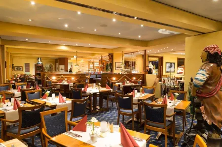 Hotel Deichgraf Отели в г. Куксхафен