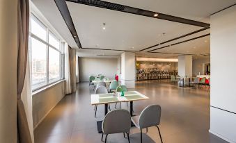 Homeinn Selected Hotel (Donggang North High-Speed Railway Station)