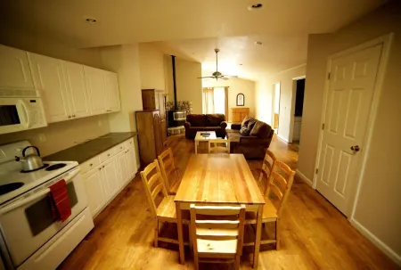 Hotel Charlotte Отели рядом с достопримечательностью «Groveland Yosemite Gateway Museum»