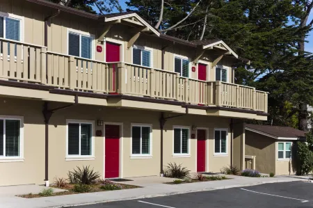 Monterey Peninsula Inn Отели рядом с достопримечательностью «Асиломар Бич Вью»