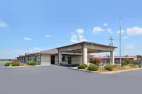 Super 8 by Wyndham McGehee Hotels in McGehee