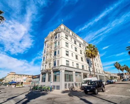 Air Venice on the Beach Hotels in Venice