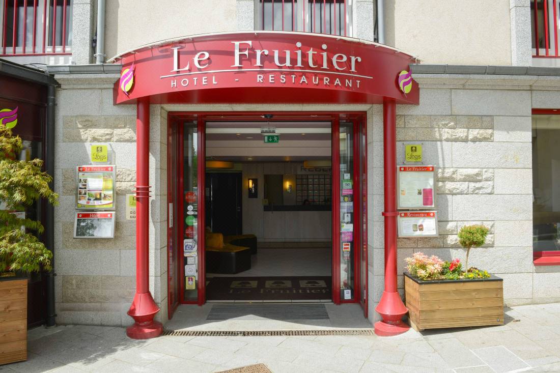 Hôtel-Restaurant le Fruitier-Villedieu-les-Poeles Updated 2022 Room  Price-Reviews & Deals | Trip.com