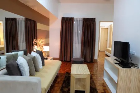 Prince Plaza II Condotel Отели рядом с достопримечательностью «Ninoy Aquino Monument»