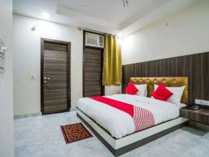 OYO 23299 Hotel Royal Orbit