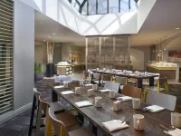 Doubletree by Hilton Toronto Airport โรงแรมในโตรอนโต