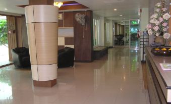 The Impress Khonkaen Hotel - Housity