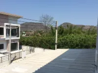 拉特查林普隆恩景觀之家飯店