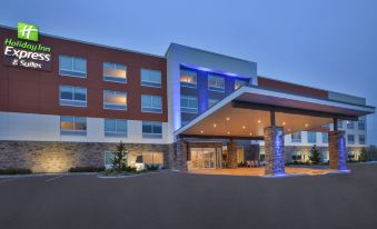 Holiday Inn Express & Suites Parkersburg East