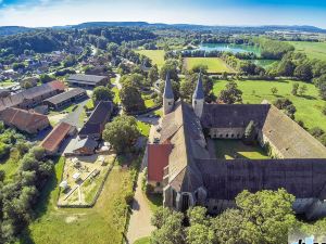 Hofgarten und Hotel am Kloster